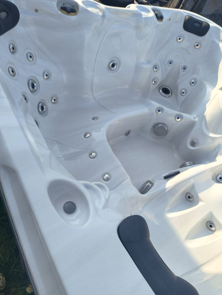 Jacuzzi całoroczne Balboa 5 osobowe 210x190