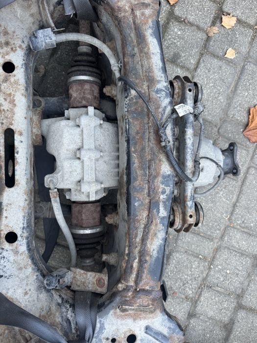 Задня передня балка Рено колеос Renault Koleos