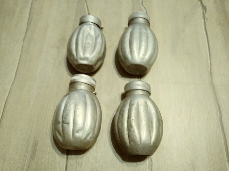 Sprzedam stare manierki wojskowe.