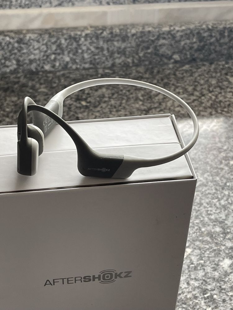 Auriculares AEROPEX aftershokz (condução óssea) lunar grey