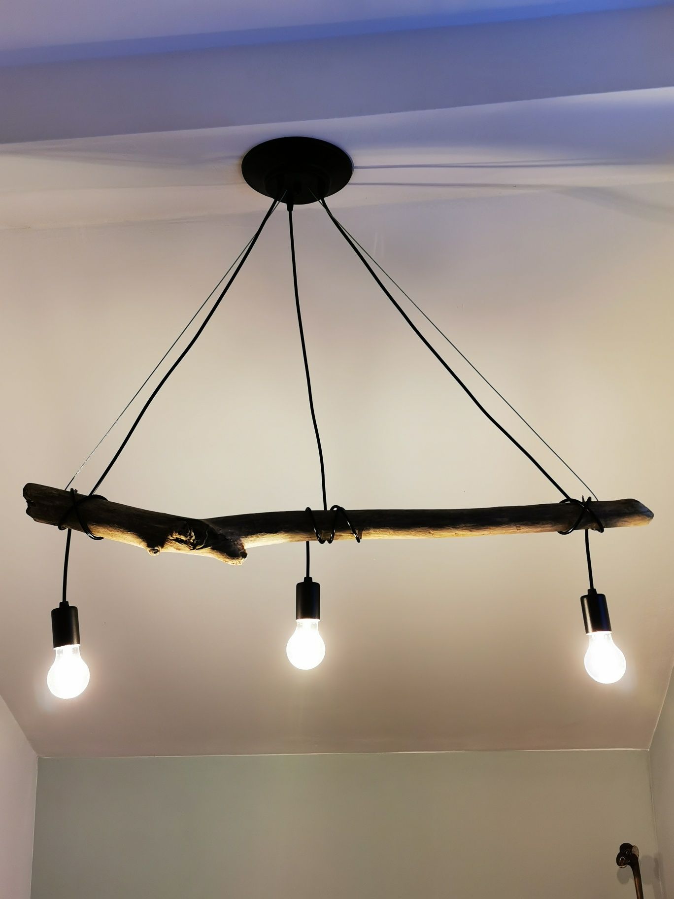 Lampa loft drewniana belka