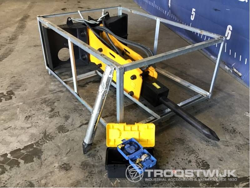 Młot pneumatyczny HMB 750 przystawka do koparki