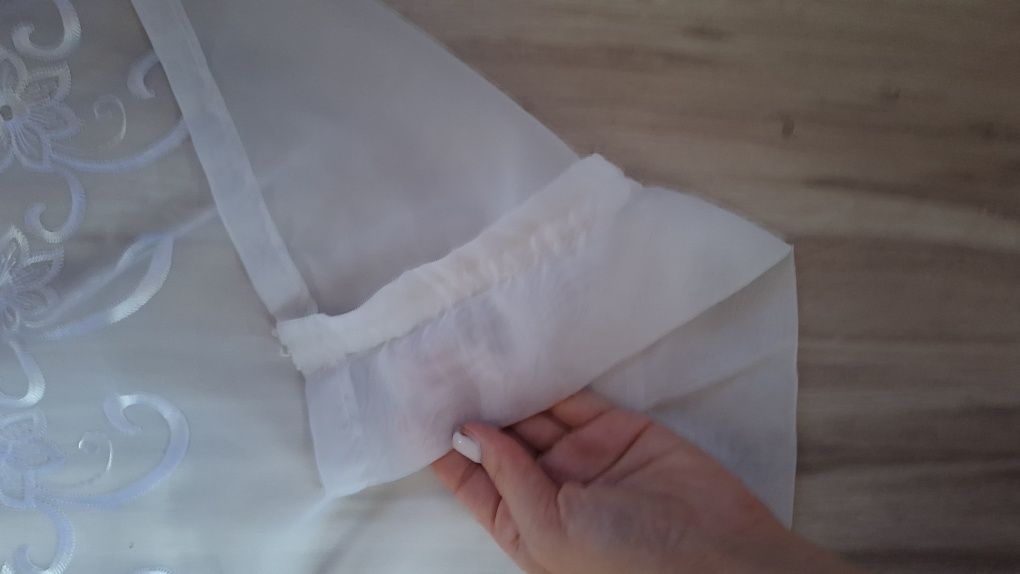 Długa mleczna firanka