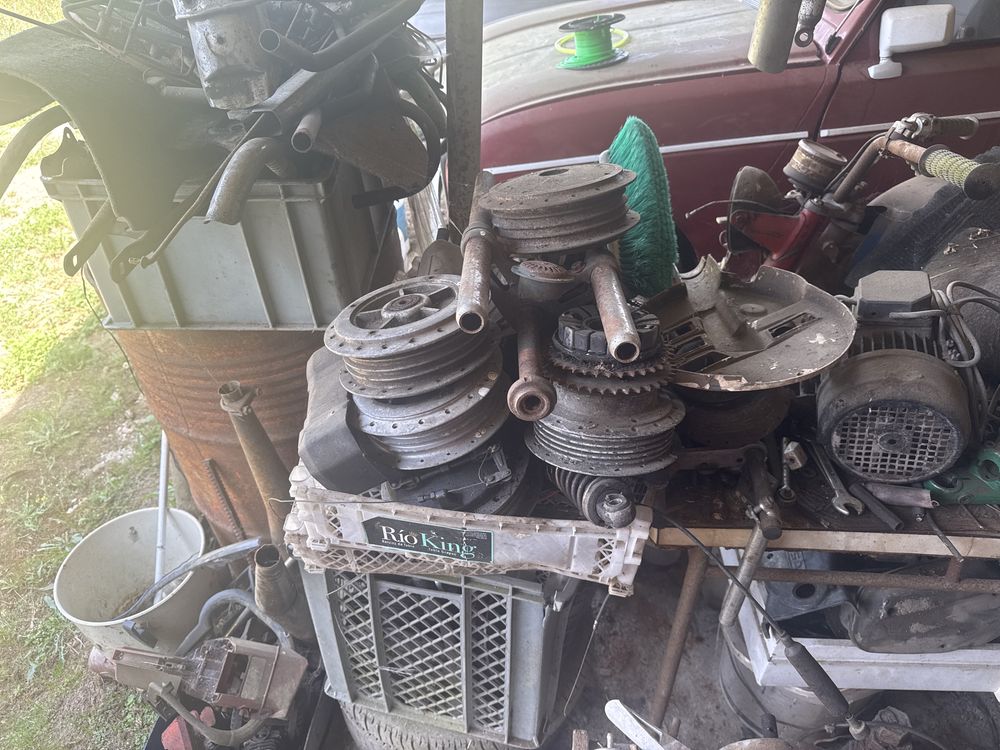 Vario matrial para motorisadas e vaiculos com idade