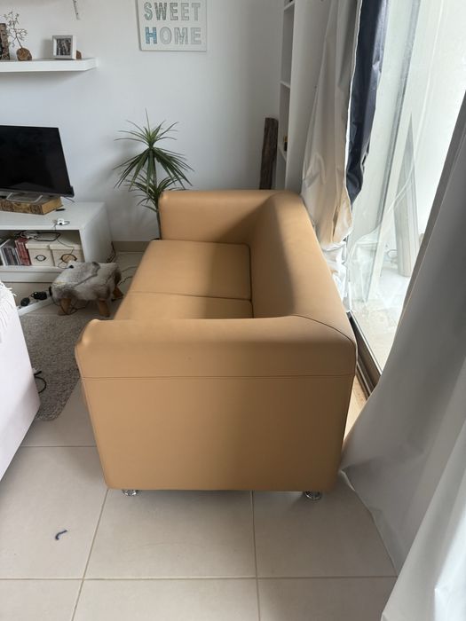 Sofa dois lugares em pele