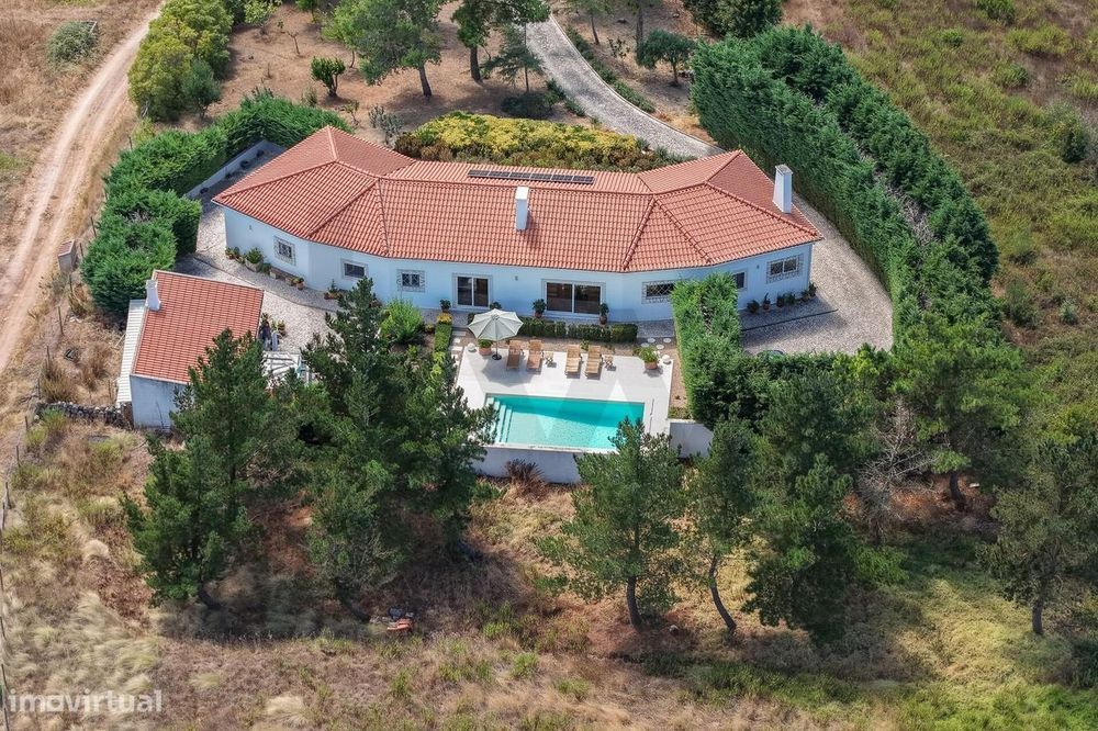 Alenquer | Moradia Térrea T3+1 c/ Piscina, Jardim e Vista Vinícola