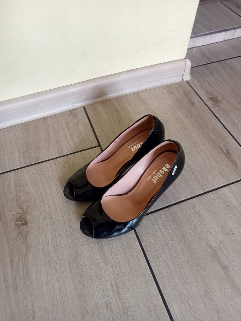 Eleganckie czarne buty na obcasie, rozmiar 36