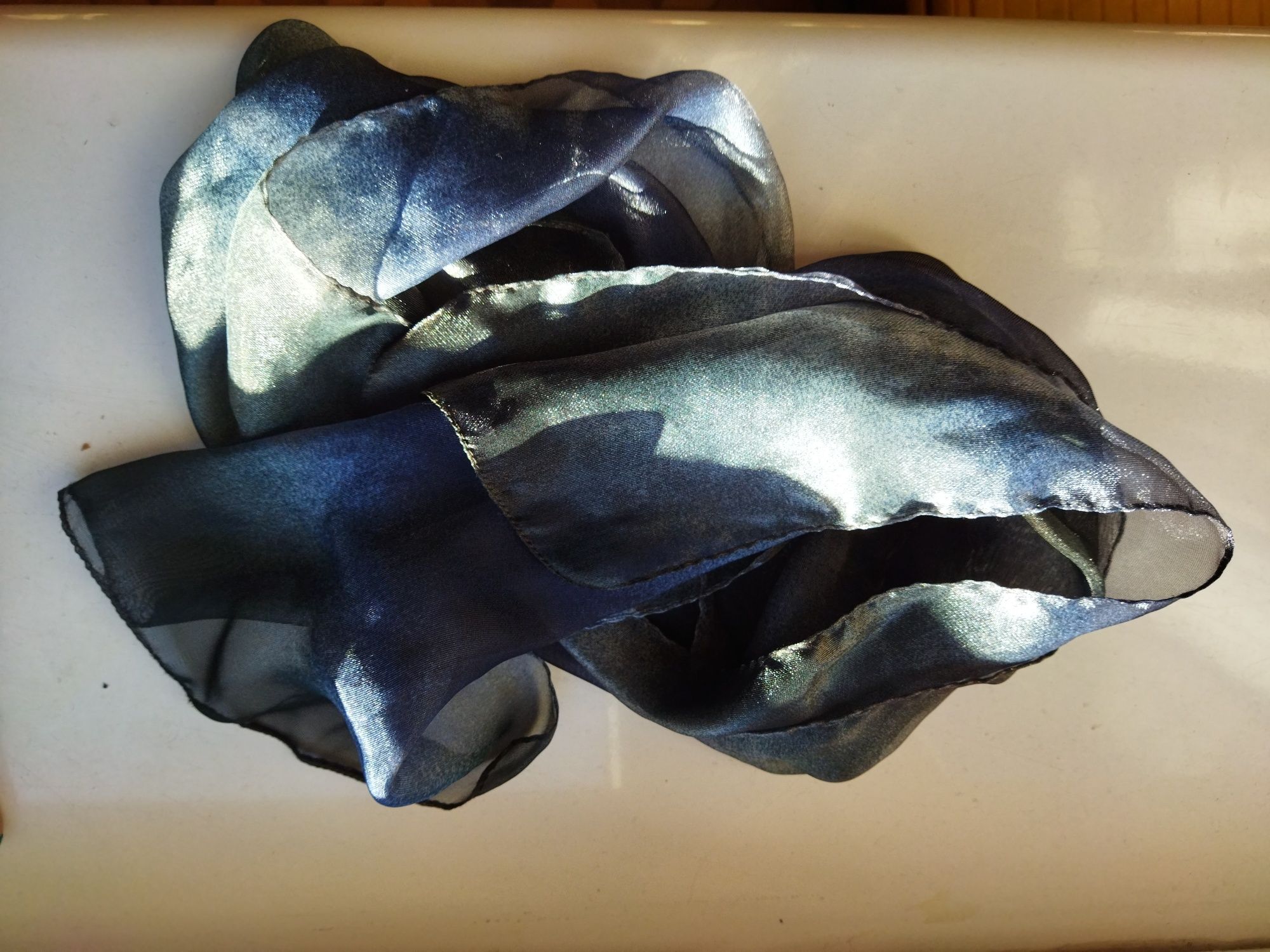 Zwiewna apaszka / chusta szaliczek opalizujący szary grafit niebieski