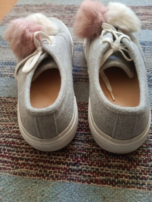 Tênis com pompons Pull&Bear