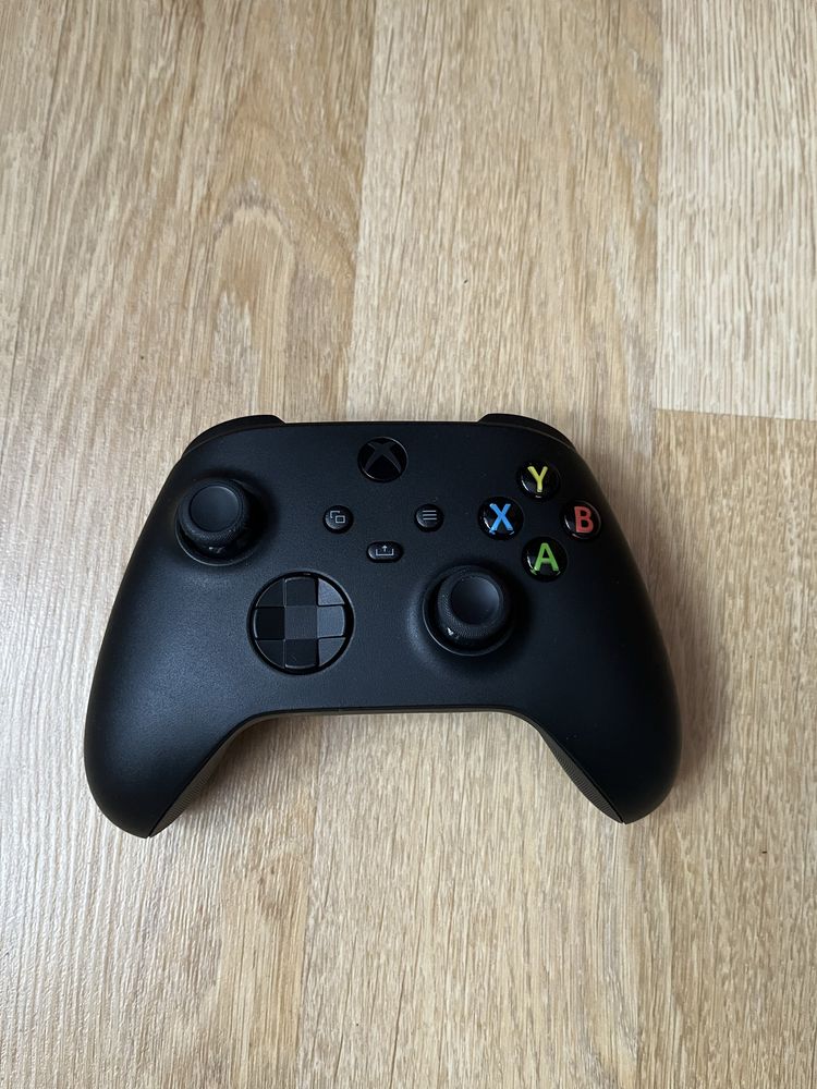 Xbox series x 1tb + 2 pady
