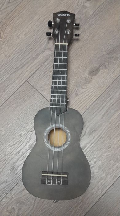Продам укулеле з чохлом