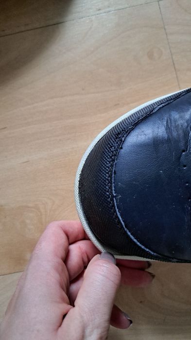 Sprzedam deskę snowboardową w komplecie z butami, kaskiem i goglami.