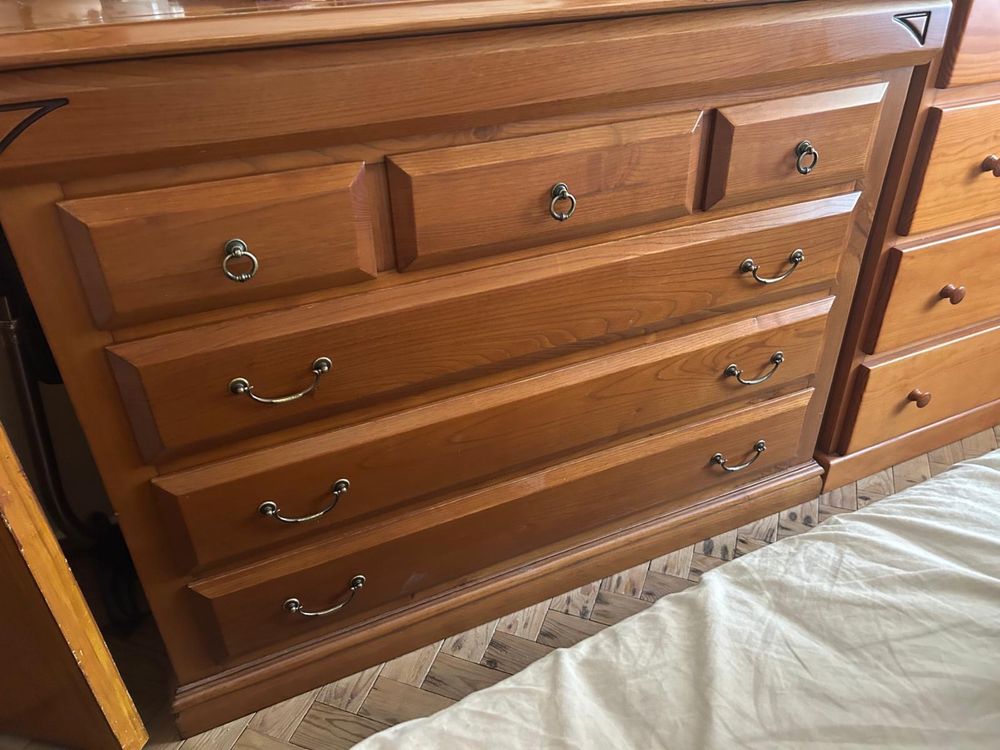 Vendo Comoda e mesa cabeceiras