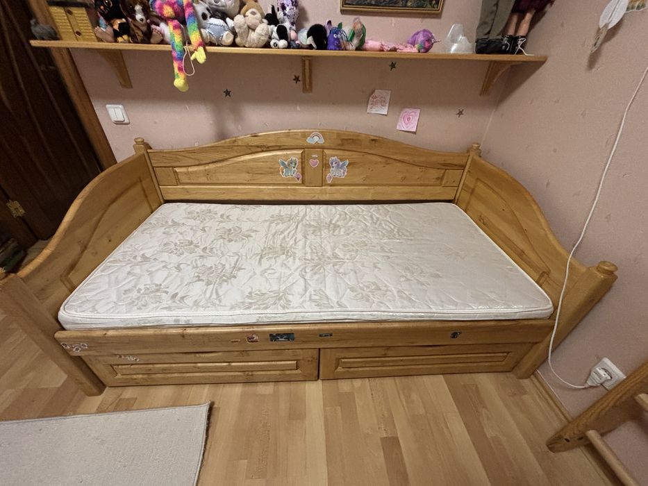 Меблі у дитячу кімнату натуральне дерево