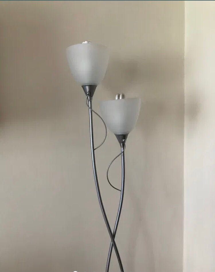 Lampa stojąca do salonu
