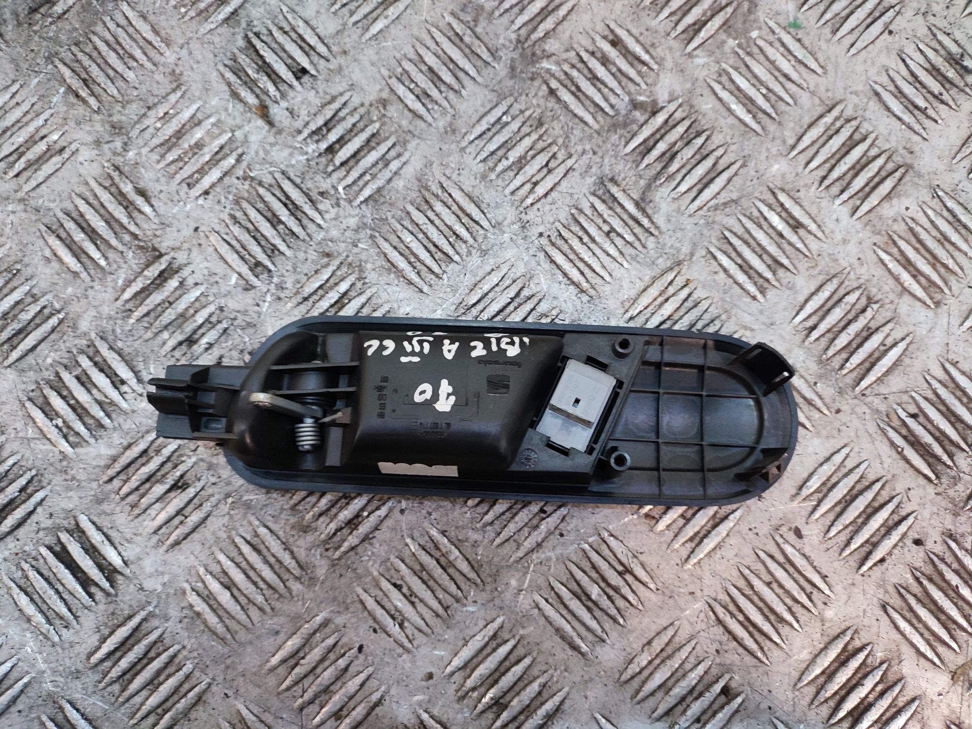 Seat Ibiza III 6L 3d klamka wewnętrzna prawa