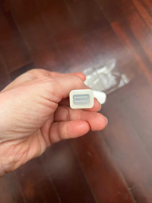 Mini DisplayPort to VGA Adapter. Original Apple. BRAND NEW.64409299217154122