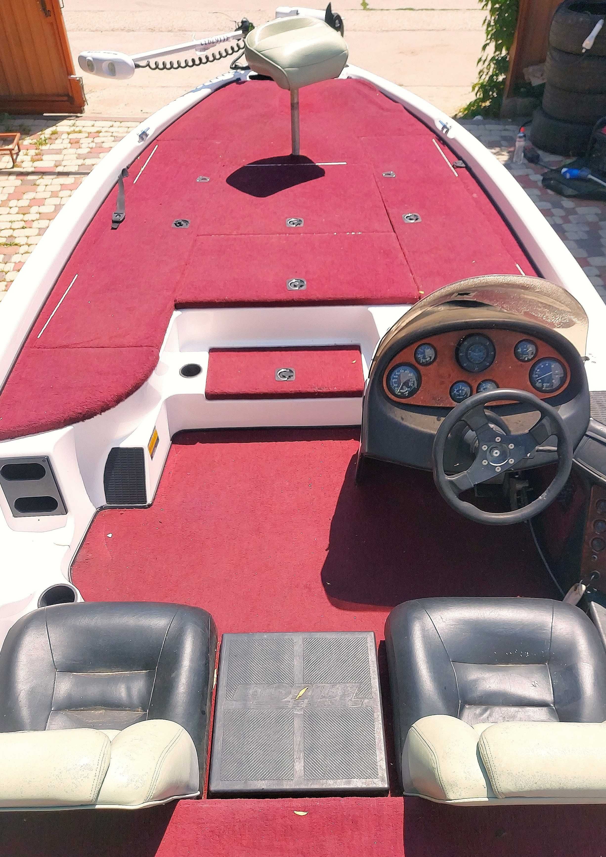 Лодка Triton TR21 + Лафет + Mercury 225 EFI Америка човен