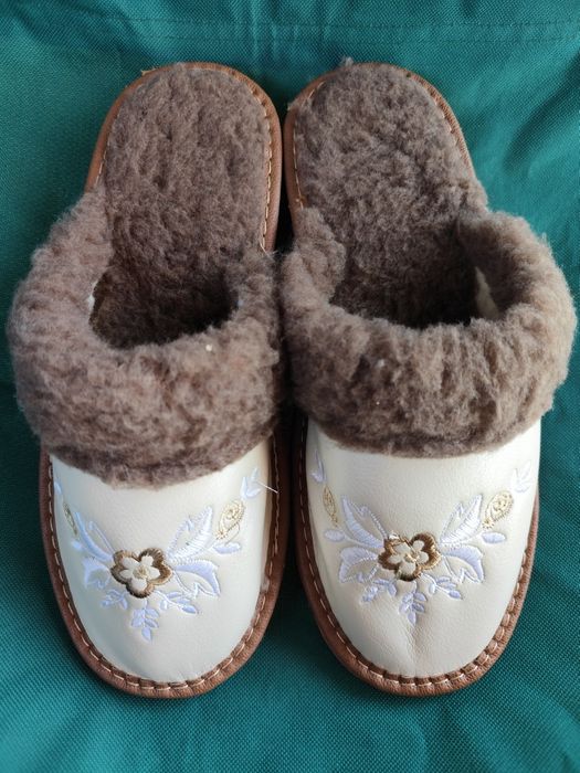 Nowe damskie ciepłe 38 pantofle góralskie runo owcze skóra