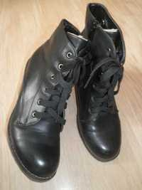 Czarne buty botki na koturnie r. 39