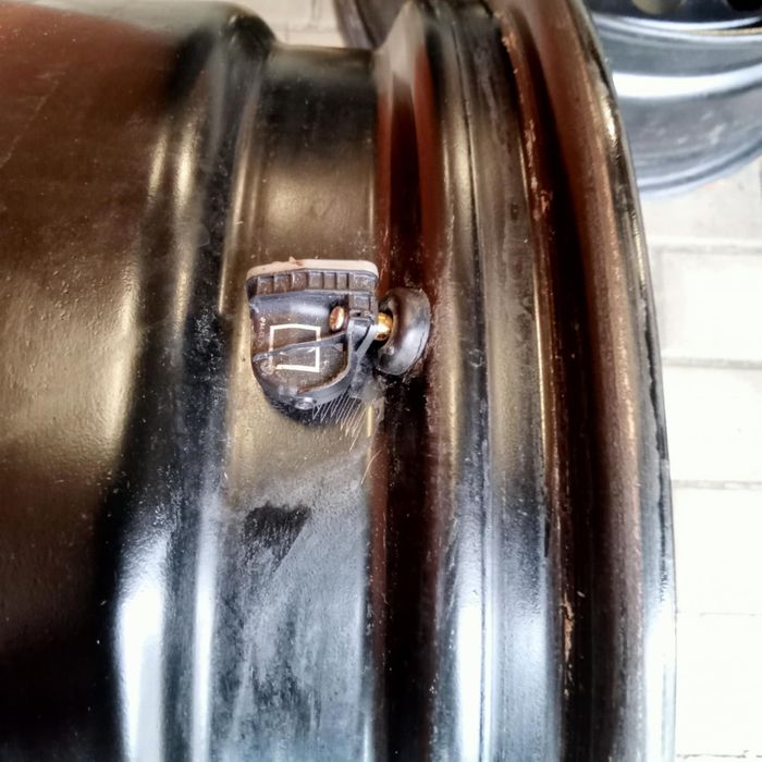 Felgi stalowe 17 z czujnikiem ciśnienia Ford Kuga Mk2