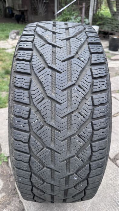 Зимові шини 235/45 R18