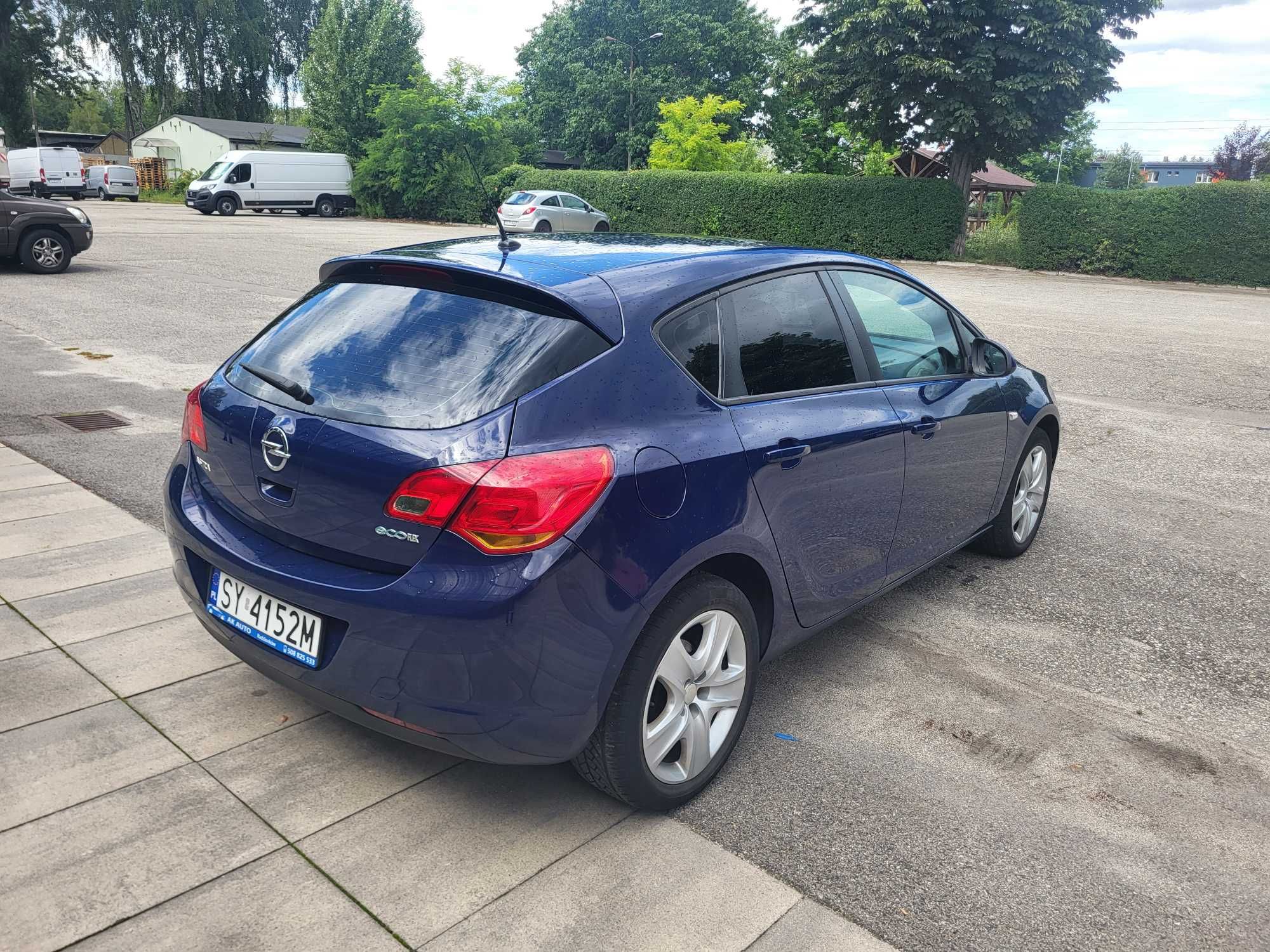 Samochód osobowy Opel Astra J.