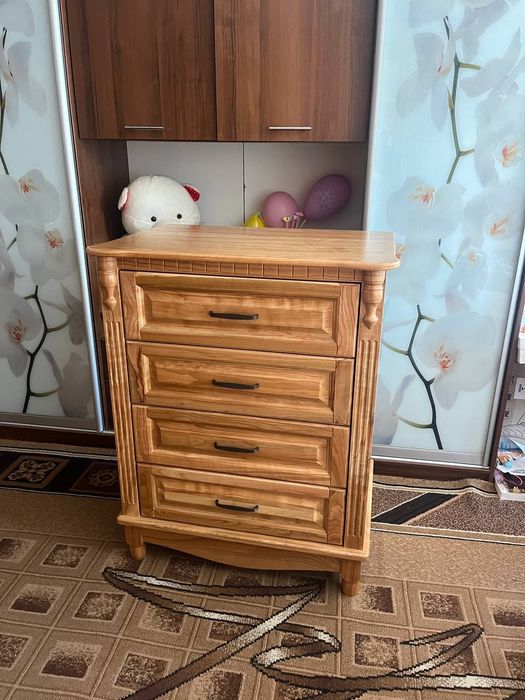 Комод з натурального дерева
