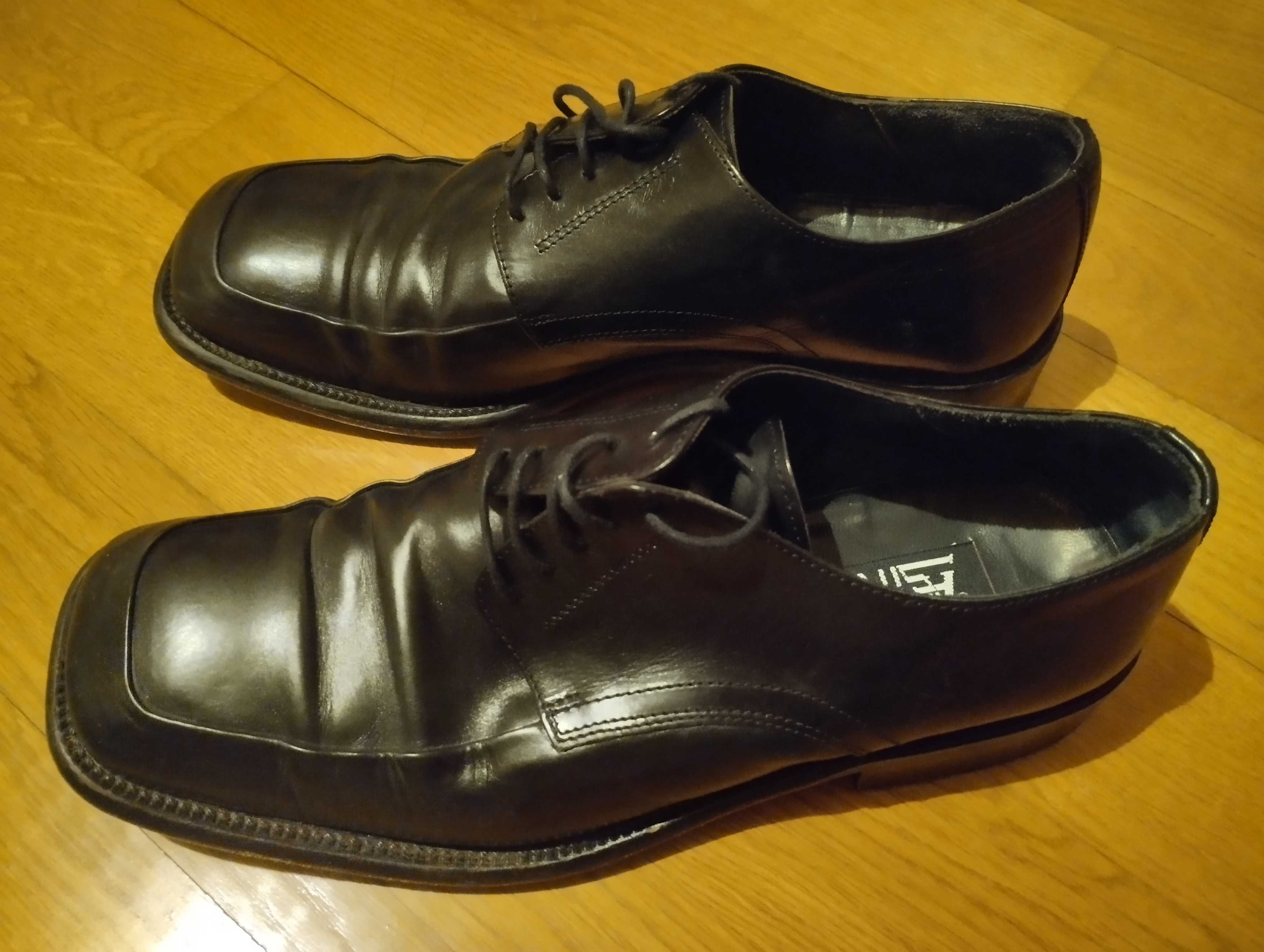 Sapatos pretos de homem Armando Silva