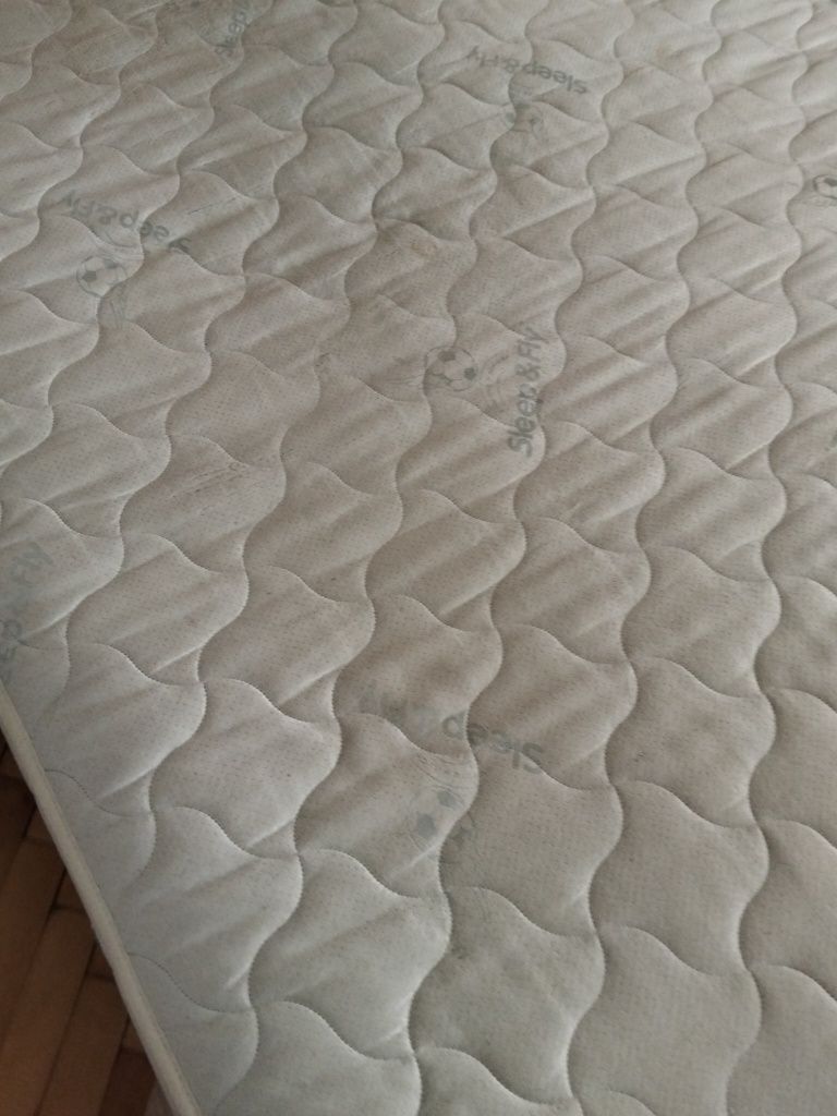 Ліжко високе з матрасом