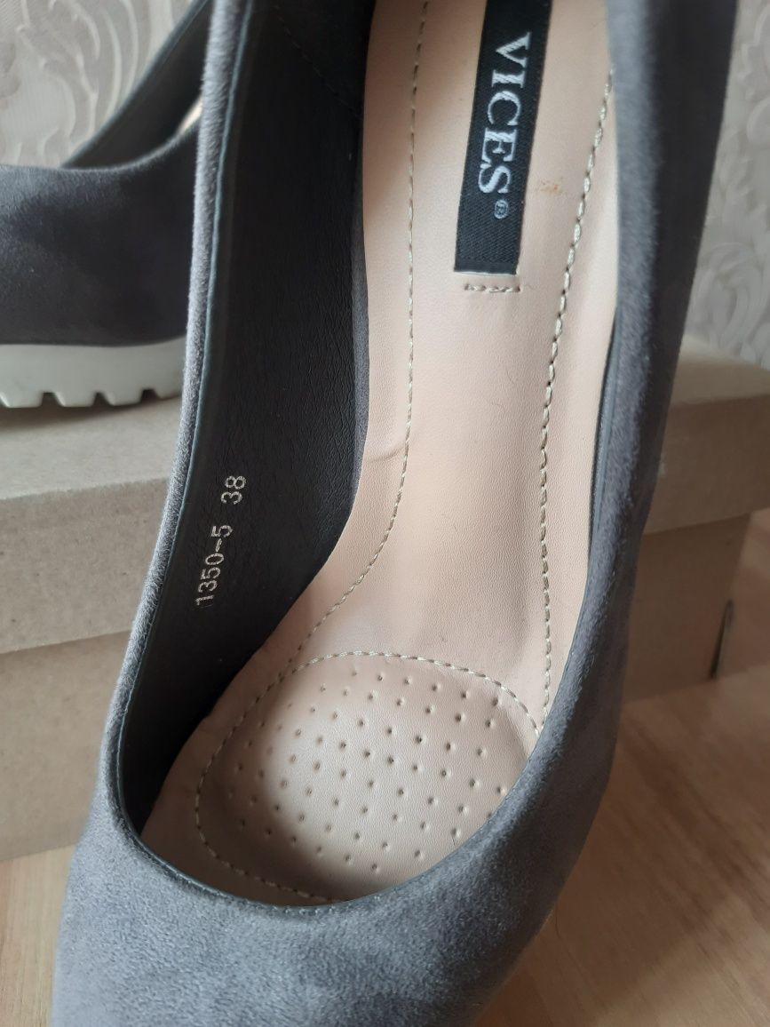 Жіночі туфлі нові