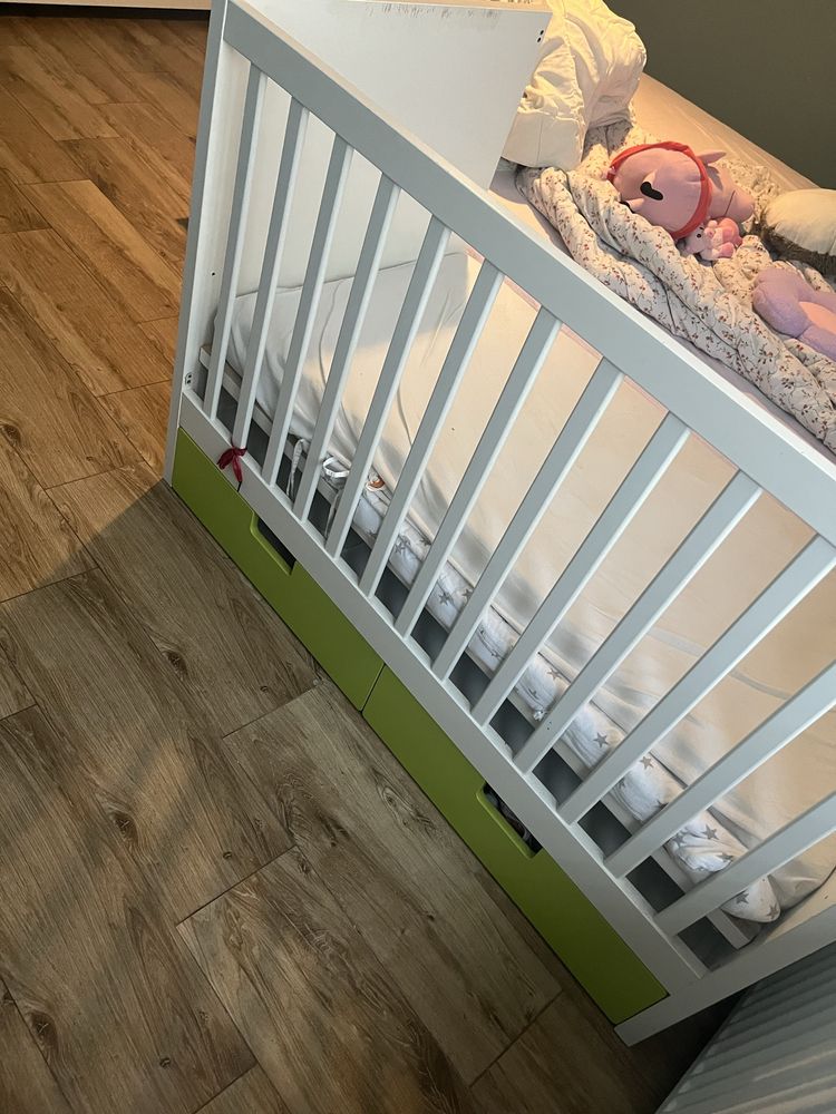Łóżeczko Ikea przerobione na dostawkę