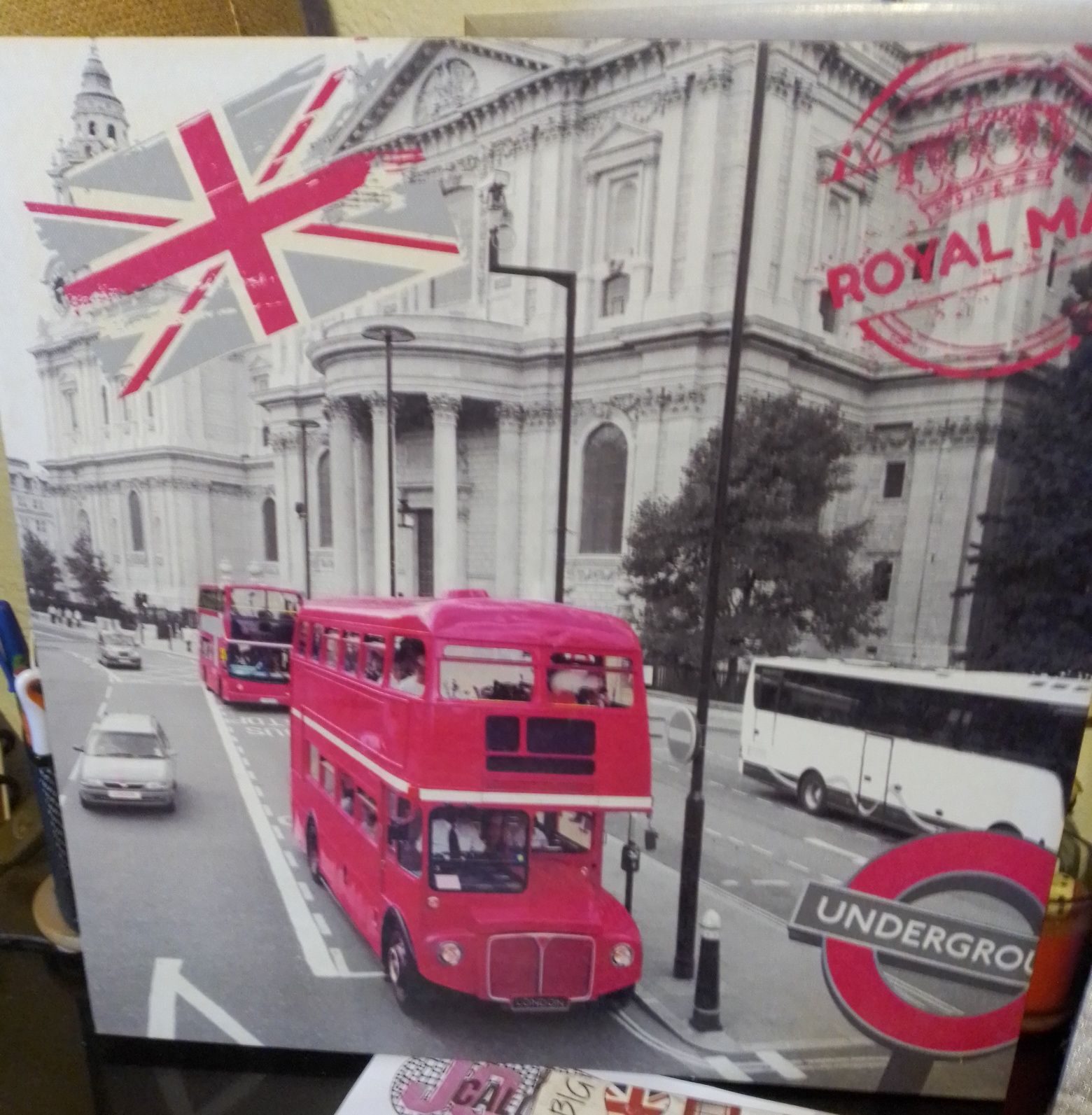 Conjunto London 
2 telas 40×40 
1 caixa cartão rígido 20×15
Usado em b