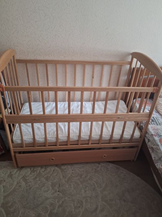 Дитяче ліжко "Наталка" з висувною шухлядою та маятниковим механізмом