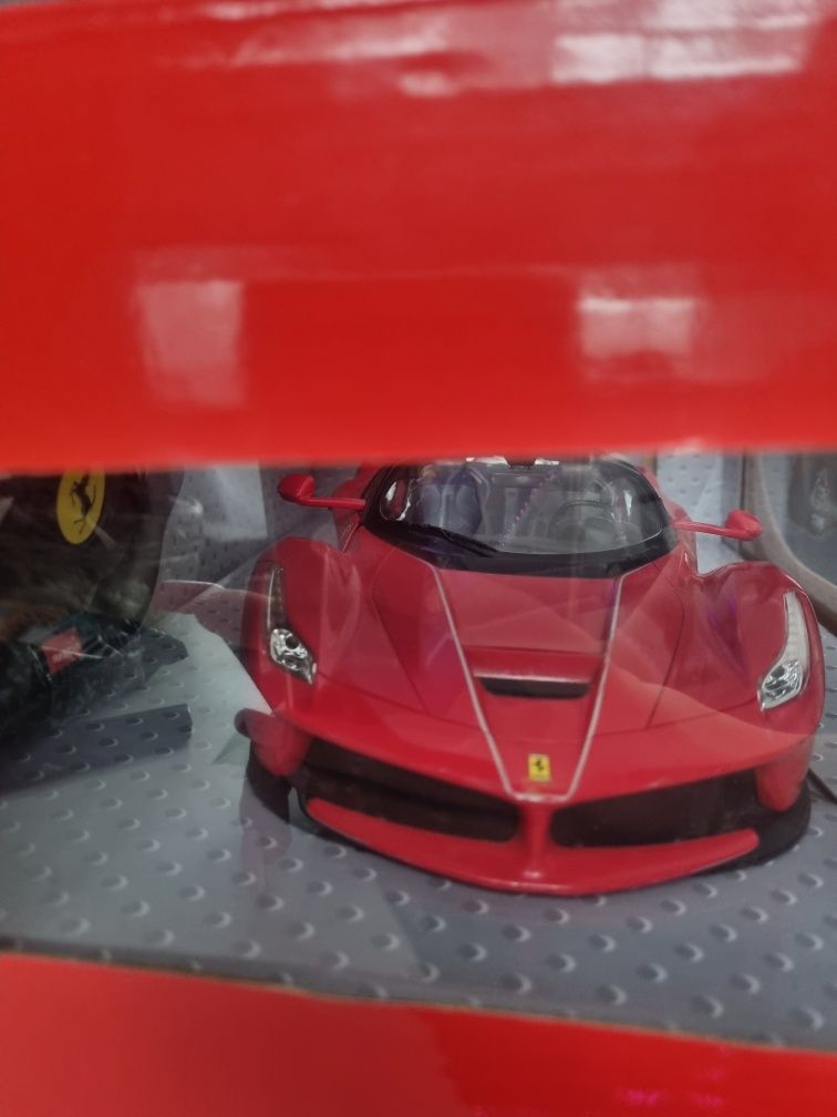 Auto La Ferrari aperta