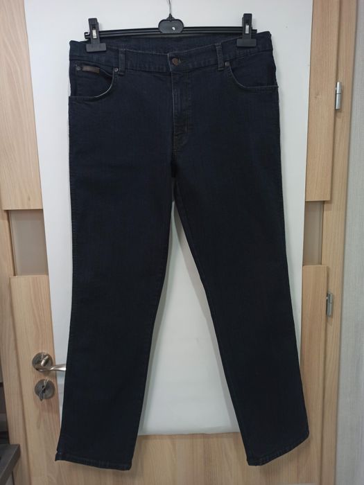 Spodnie męskie rozmiar 36/32 Wrangler wran