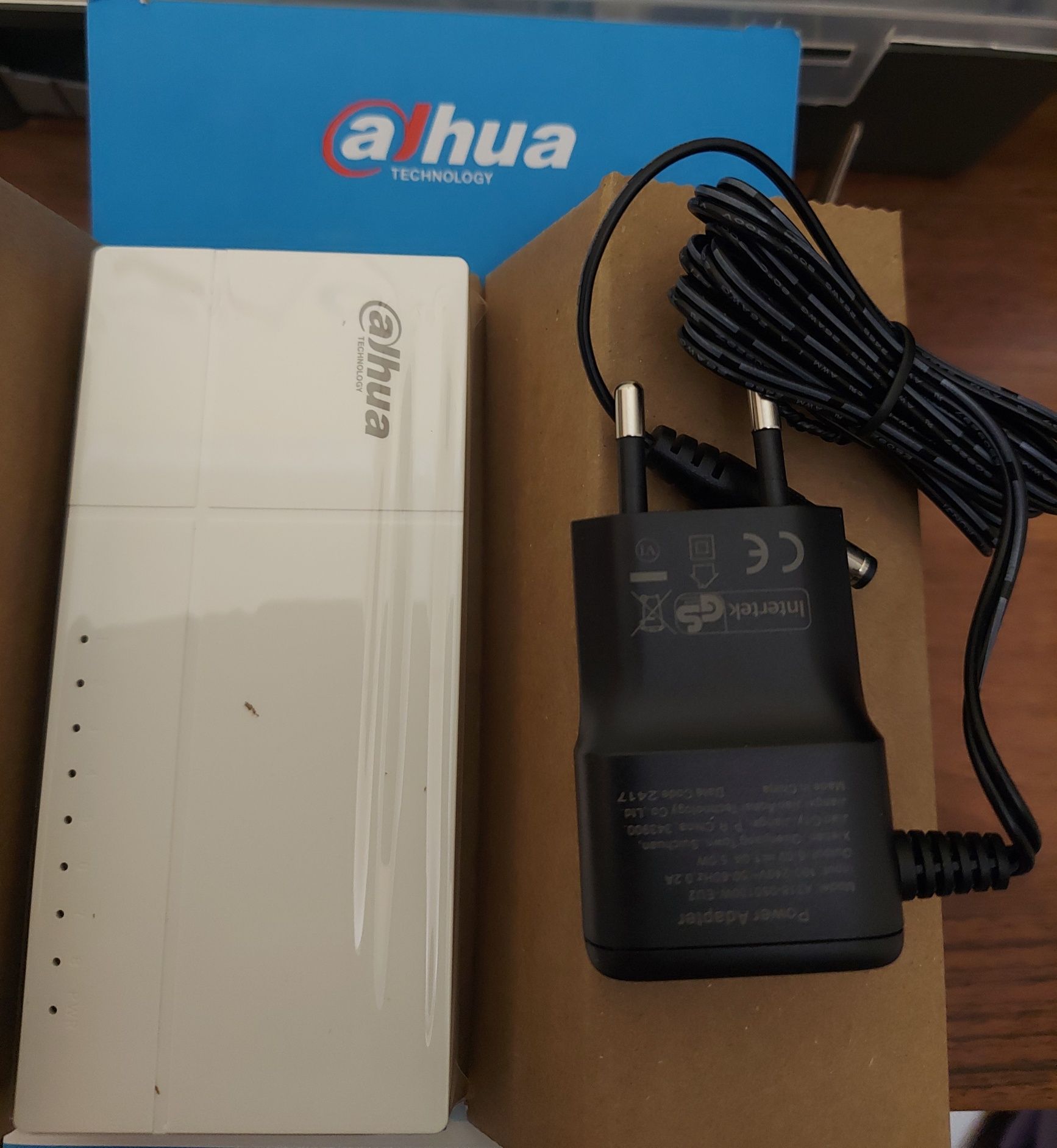 Комутатор Dahua 8 портовий