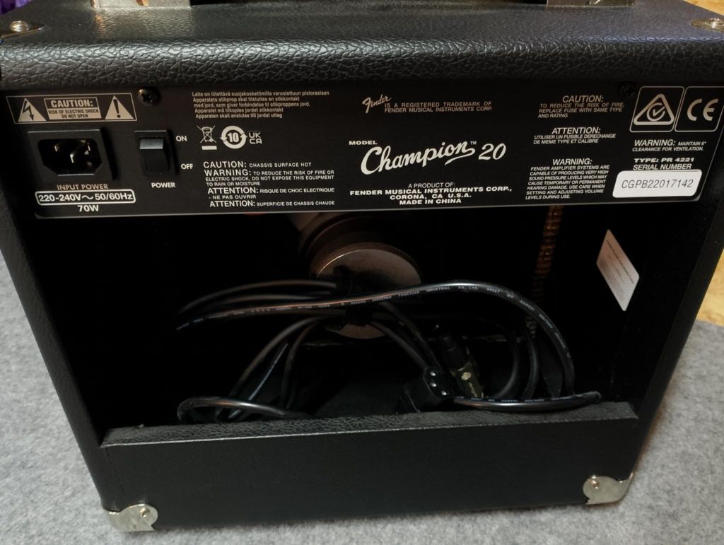 Gitara elektryczn Squier+wzmacniacz Fender Champion 20