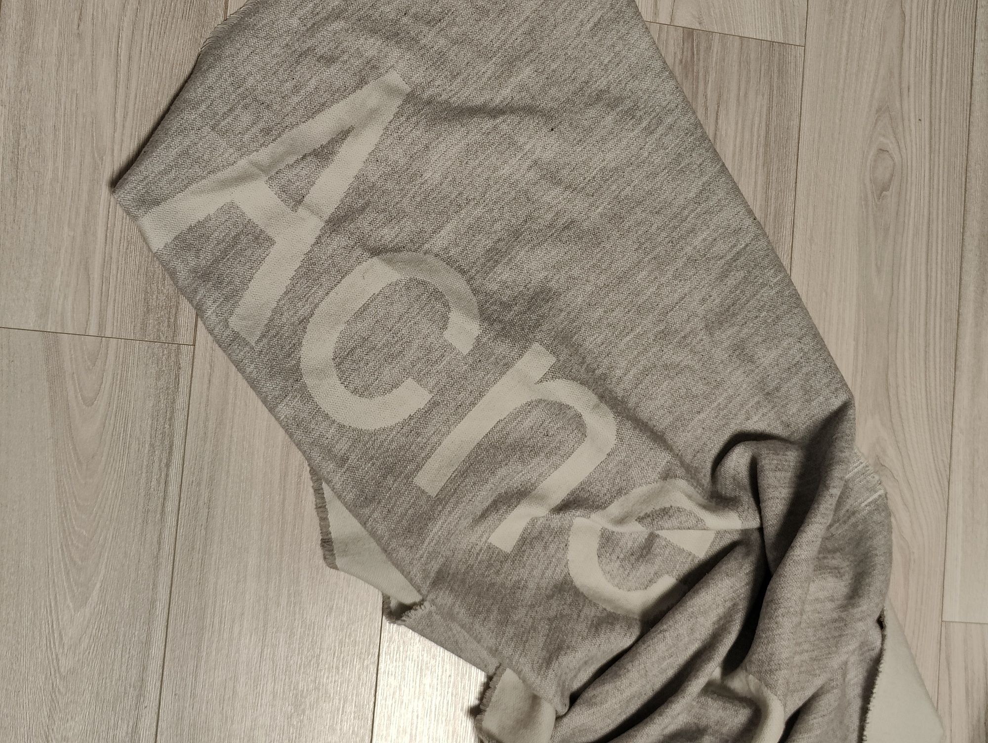 Przepiękny wełniany szalik Acne Studios nowy bez metki