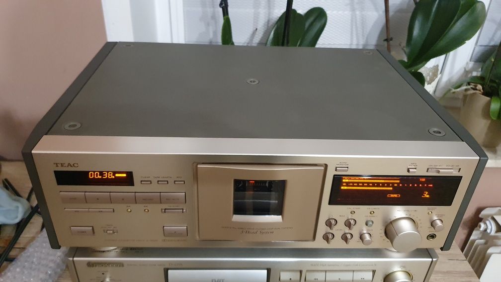 Teac  cassette deck v7000