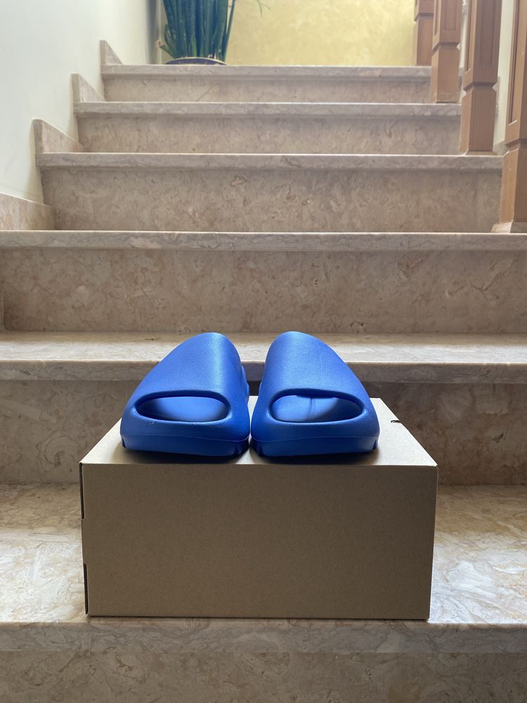 Yeezy Slide “Azure” 42