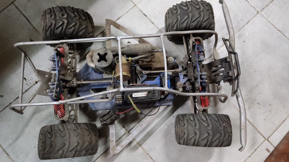 Carro telecomandado usado para venda