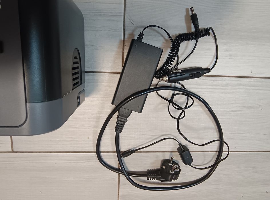 Зарядна станція Sunseed 300 та сонячна панель 60ватт.