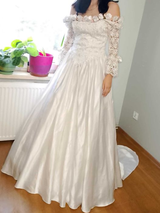 Mam na sprzedaż suknie ślubną.