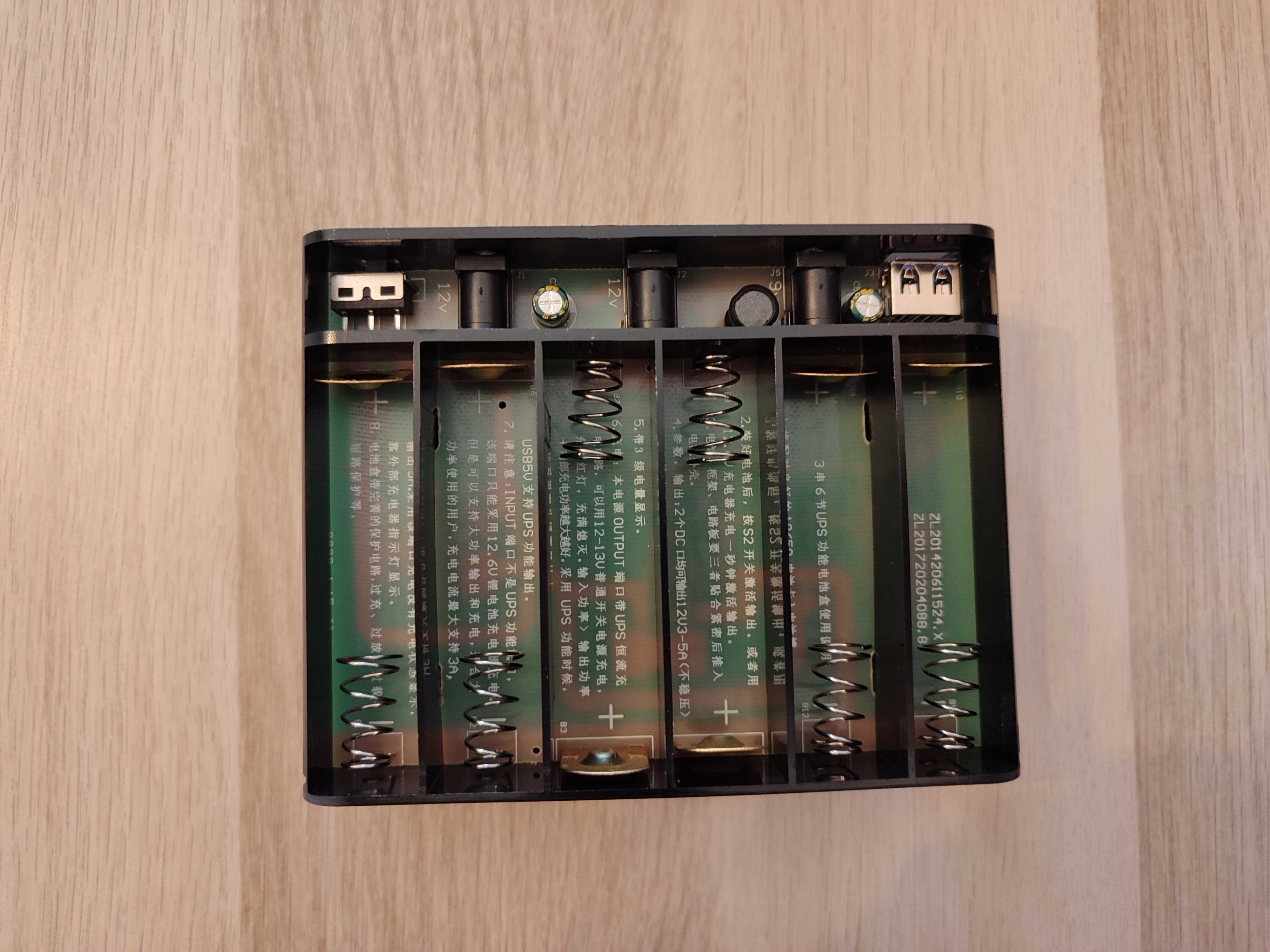 DIY UPS 12v com 3A de saída (bateria 6x18650)