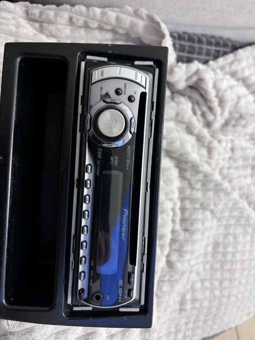 Radio z glosnikami do auta