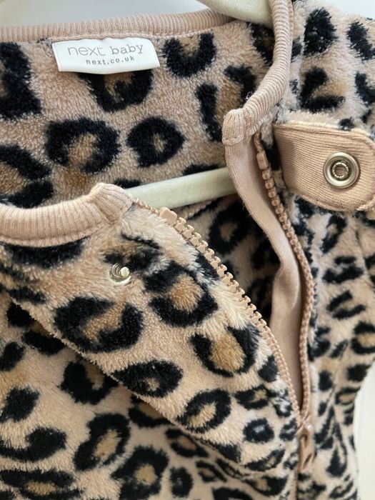 NEXT Jak nowy! Polarowy kombinezon / pajacyk motyw: panterka