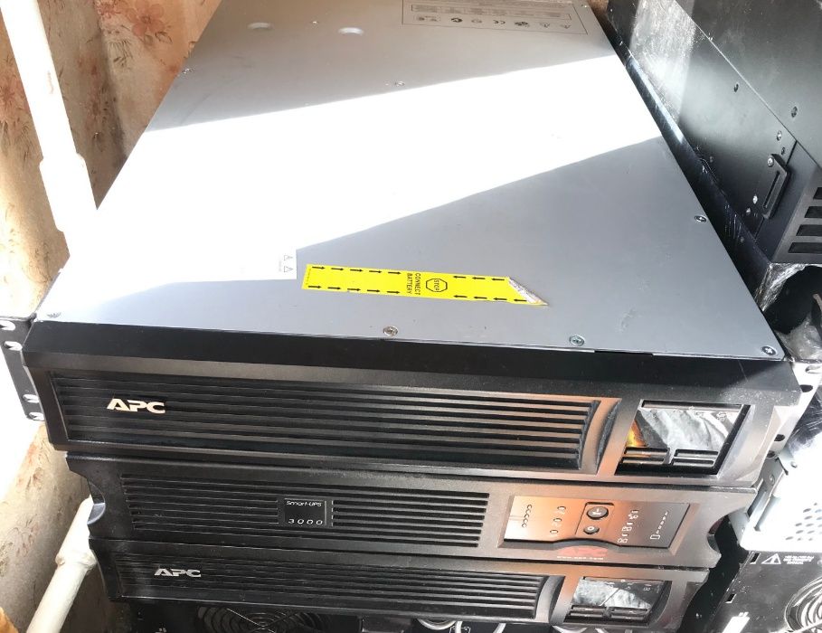 Бесперебойник ИБП APC Smart-UPS SMT2200RMI2U SMT3000