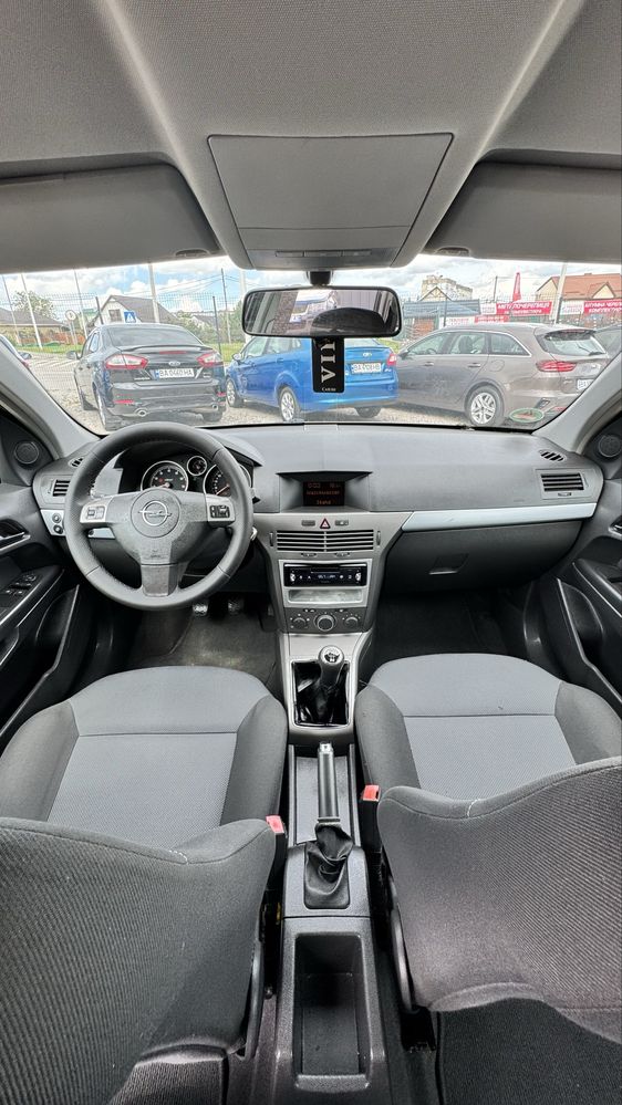 Opel Astra Опель Астра H Cavan 1.6 бенз 5МКПП 196 т.км