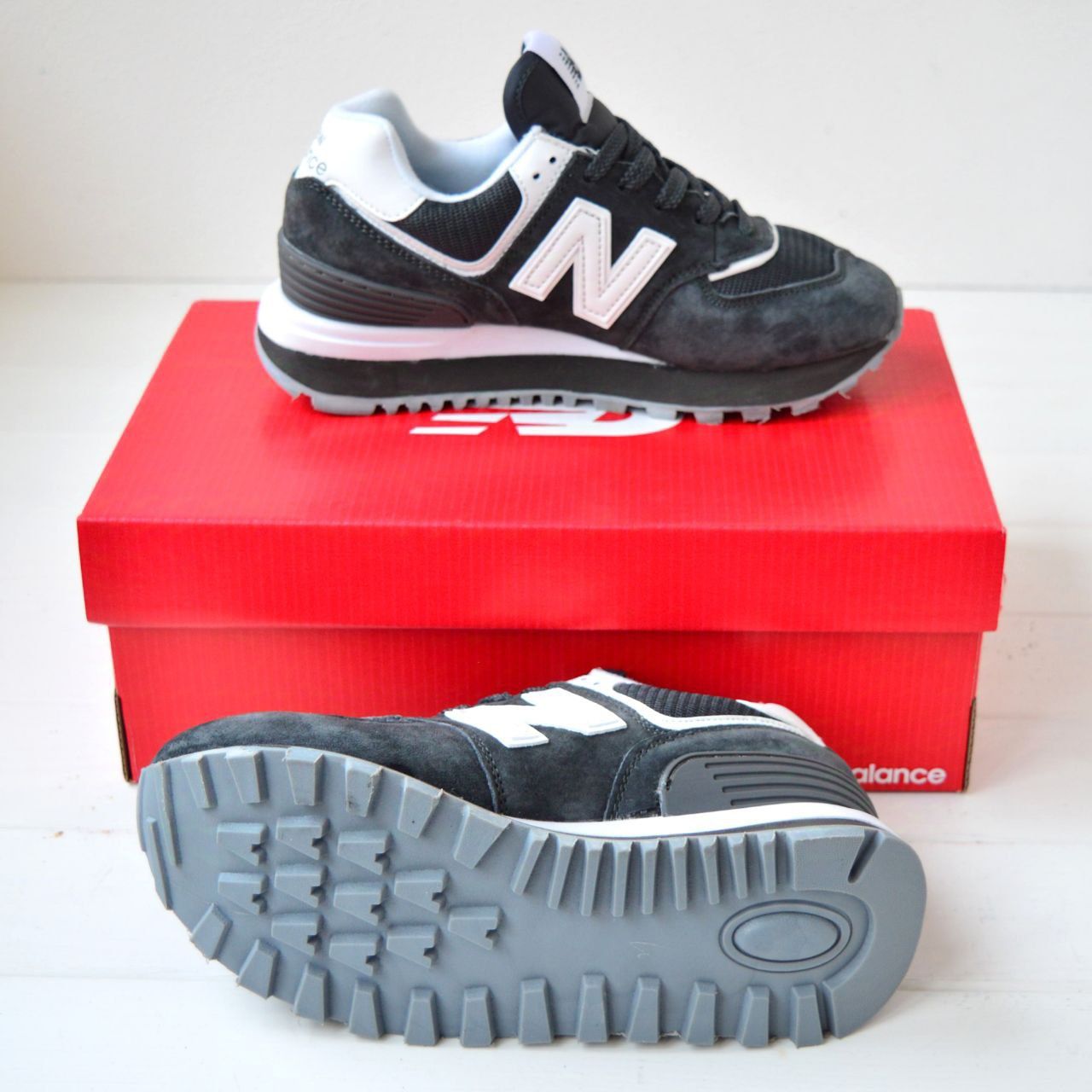 New Balance 574 Legacy сірі з білим кросівки кеди жіночі замшеві